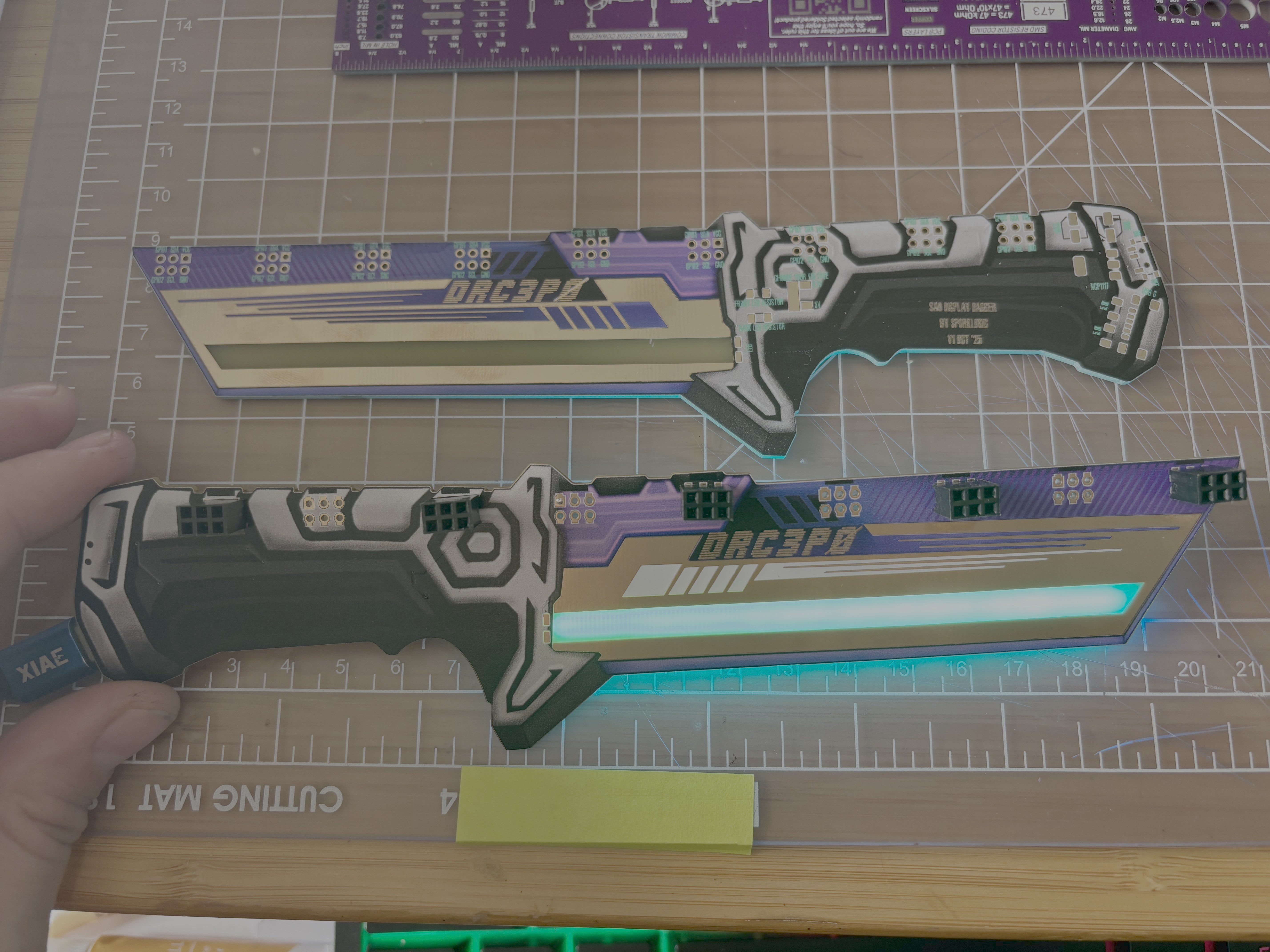 DRC3PO SAO display dagger, front and back, glowing neon blade edge